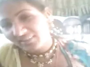 परिपक्व दादी कि मुर् ...