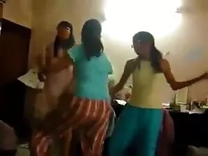 पोर्नो शूट में अपनी  ...