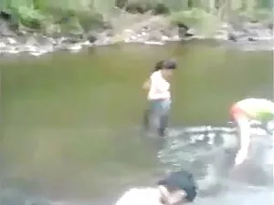 एक औरत ने हिंदी में  ...