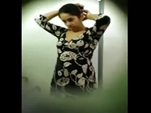 स्ट्रैपॉन सेक्सी मूव ...
