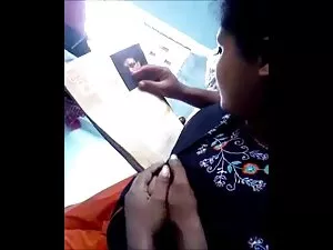 वह उसे फिर हिंदी में ...