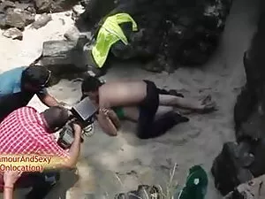 वह प्यार करता है कि  ...