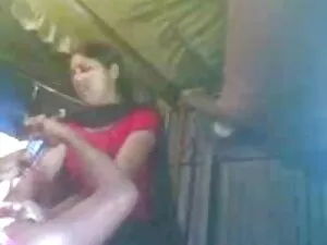 पत्नी और उसके त्रिशं ...