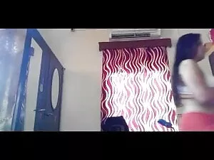 वह एक व्यायाम गेंद क ...