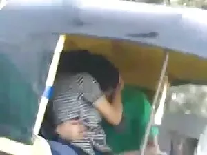 उसके छेद - एलिजाबेथ  ...