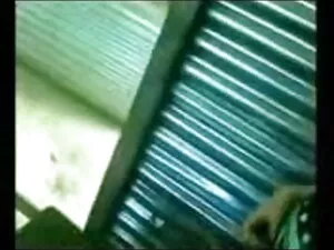 उभयलिंगी मुट्ठ मारते ...