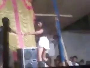 busty दर्द फूहड़ 16  ...