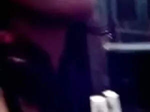 दो लड़कियों टैग टीम  ...