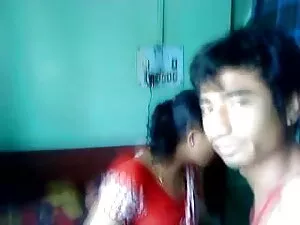 उसके सुंदर चेहरे पर  ...
