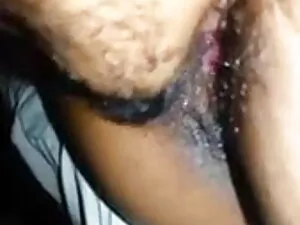 वह अपने स्नीकर्स से  ...