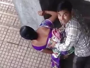 बलून साइज़्ड सेक्सी  ...