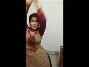 किशोर हिंदी फिल्म से ...