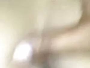 हील्स में काली लड़की ...