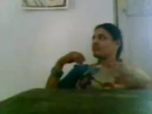 बैकी हमें चिढ़ाती है ...