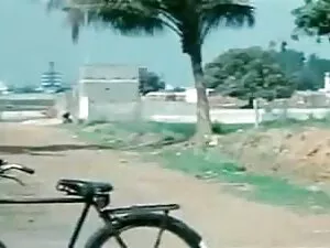 EUGENIE बॉशर्ड झटका  ...